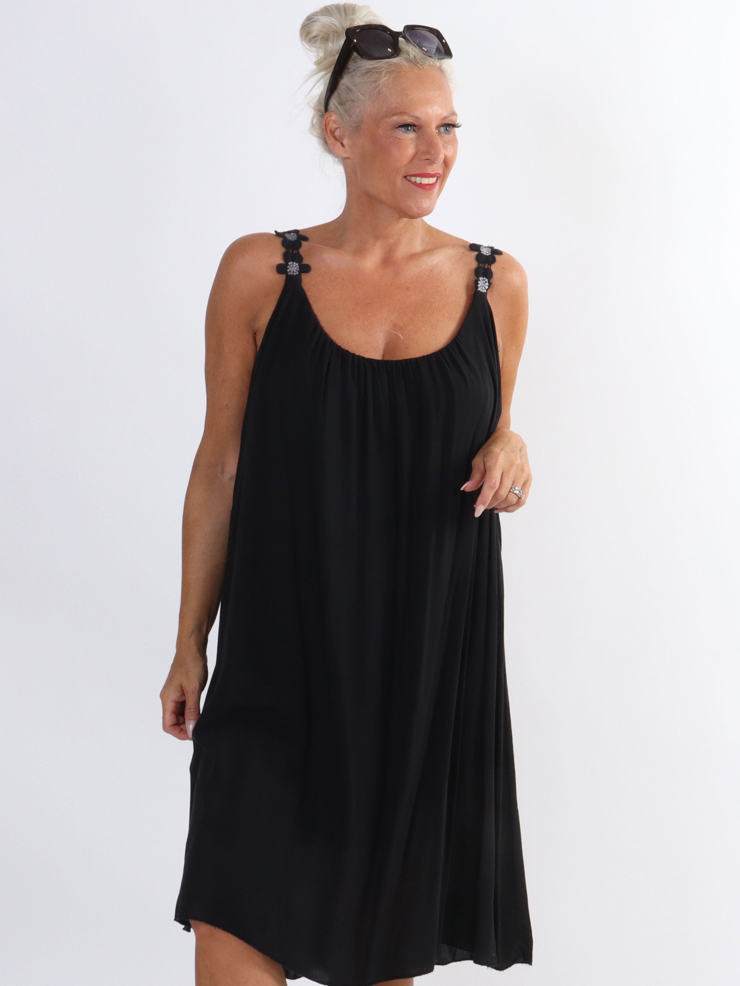 Ane - Sød plus size sommerkjole med broderet stroppe